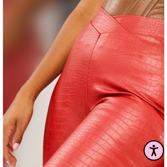 PrettyLittleThing RED FAUX LEATHER CROC V FRONT FLARED PANTS NWT SIZE 8 - Picture 3 of 8